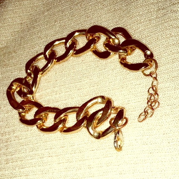 2/15$☪️. • Faux✨Gold⭐️Bracelet - Picture 1 of 3